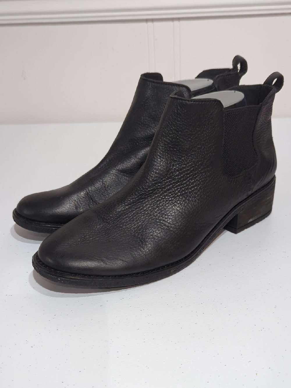 Sperry pebbled Leather Chelsea Booties - size 10